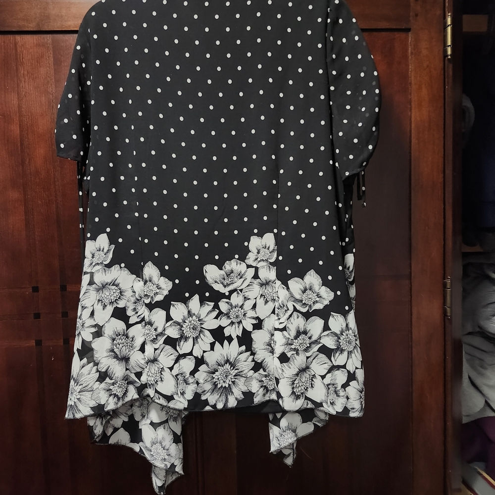 Sara Michelle Black and White Floral Blouse